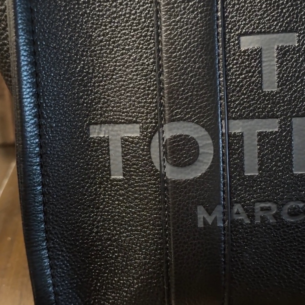 Marc Jacobs Black The Tote Leather Medium with Matching Charm Crossbody RESERVED - Picture 3 of 16